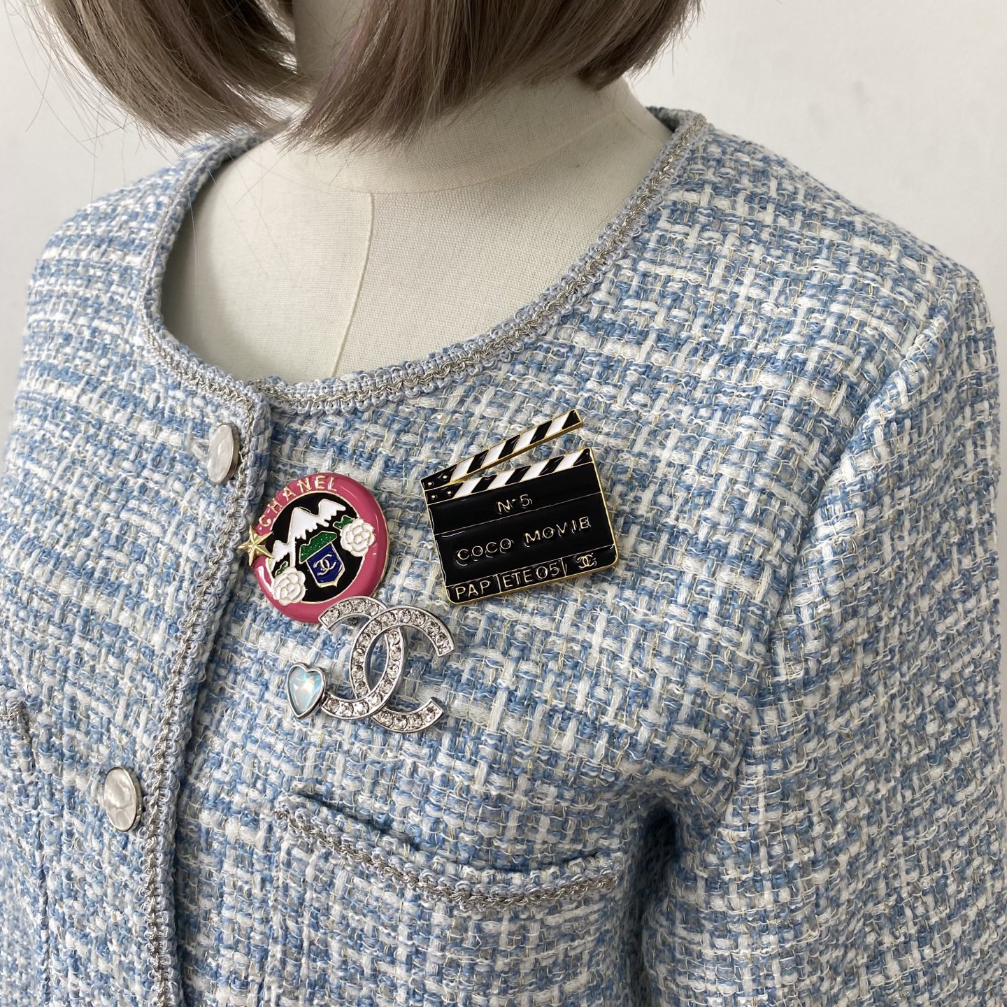 C052 Chanel brooch