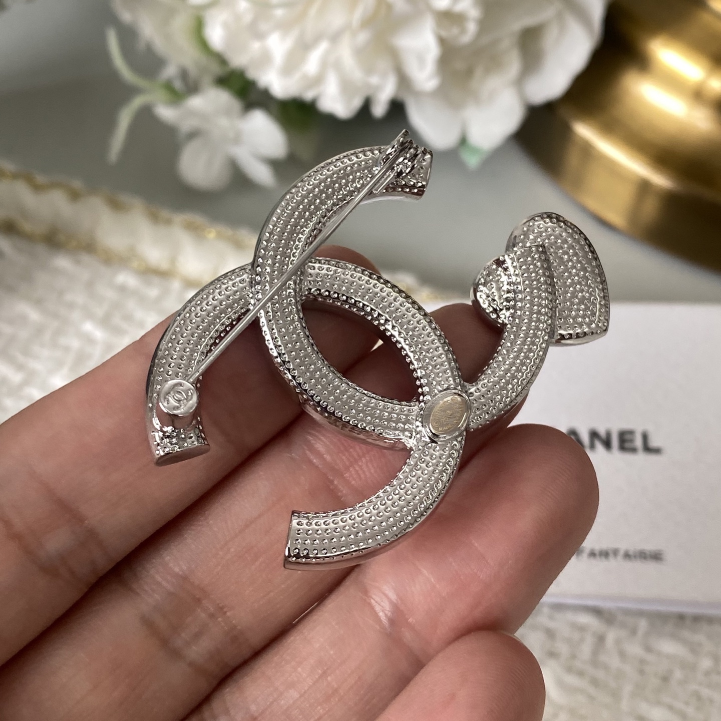 C052 Chanel brooch