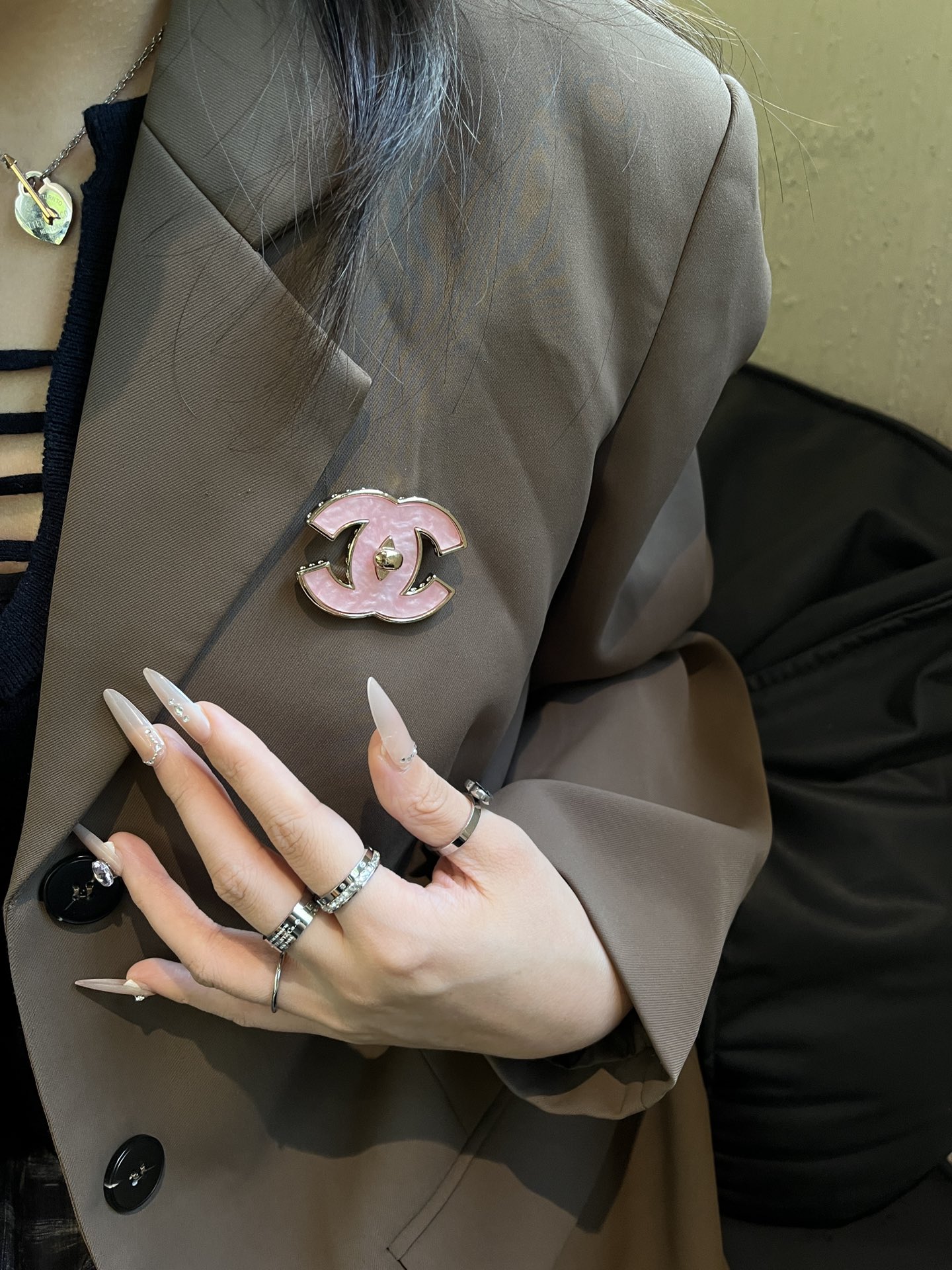 D193 Chanel CC Pink Brooch