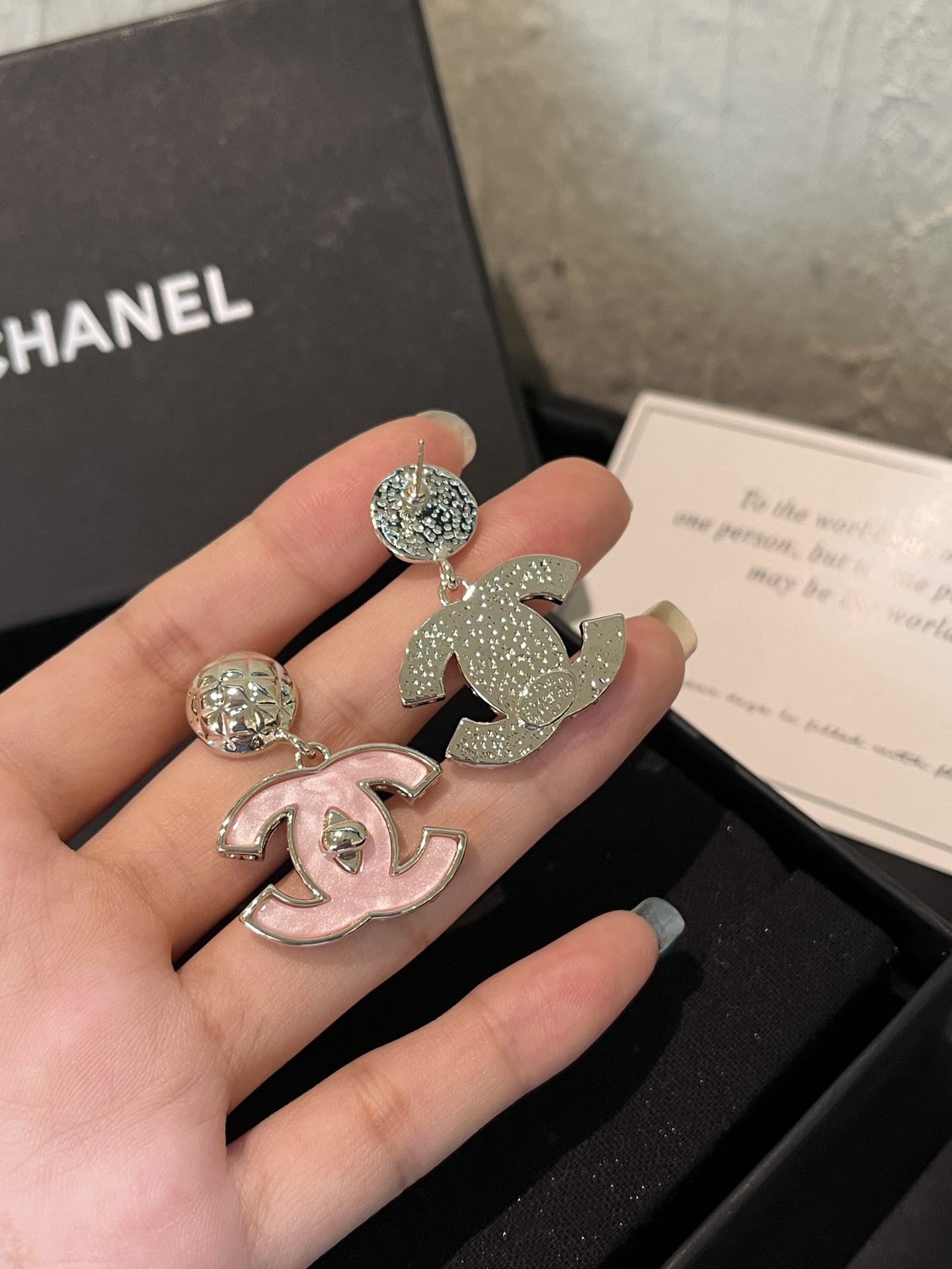 A1199 Chanel CC pink earrings