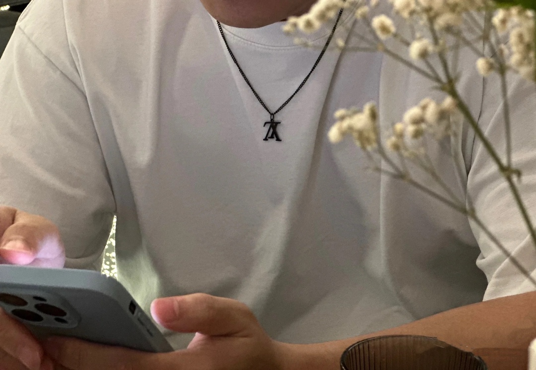 X624  LV Long necklace
